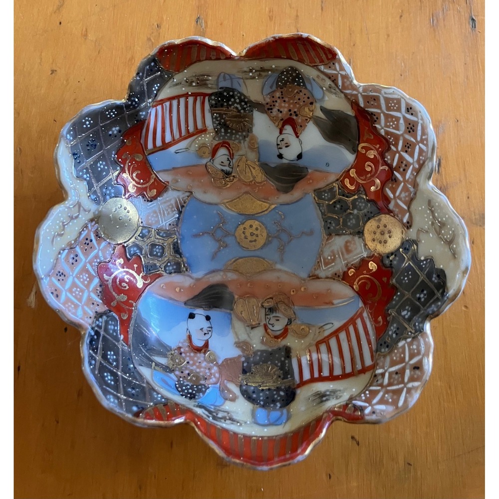 Antique Kutani Scalloped Bowl 4.75" Red Gold Moriage Hand Painted Japanese Art
